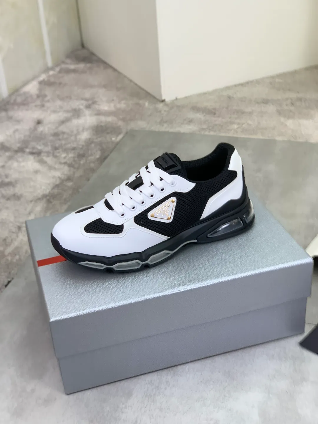 Men's men's shoes 💰P660 💰[New model] The top version is now available on the official website, 🆘 Air-cushion shock-absorbing thick-soled trendy brand (Prada) is the main popular model, avant-garde and versatile fashionable men's shoes, private version mold opening, cowhide surface splicing 1:1.. Simple fashion, original imported cowhide feet; the atmosphere and personality are more fashionable, eye-catching and pursuing class. It will subvert the old idea and be a must-have for fashion trendsetters with you! Must keep it for yourself ! Tall and comfortable, large and low, high-end quality workmanship. Code number: 38-45; 4 colors available.